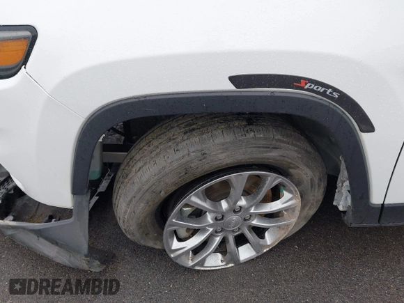 2021 Jeep Cherokee Latitude Lux z VIN 1C4PJMMX4MD221786, wystawiony jako IAAI lot #42432825 z przebiegiem 54 297 mil mil oraz . Historia ofert i sprzedaży dostępna na DreamBid. Obrazek 17.