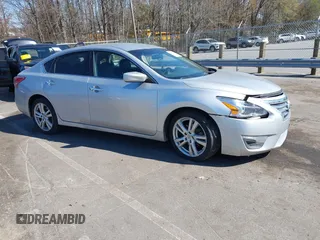 2013 Nissan Altima SV with VIN 1N4BL3AP0DN525913, listed as a IAAI auction lot 41893511 with 132,166 mi miles and . Bid and sale history available at carsss.com. Image 1.