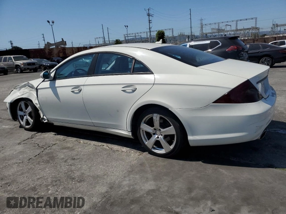 2008 Mercedes-Benz CLS 550 z VIN WDDDJ72X78A134002, wystawiony jako Copart lot #52027285 z przebiegiem 83 484 mil mil oraz Szkoda całkowita • Salvage title. Historia ofert i sprzedaży dostępna na DreamBid. Obrazek 2.