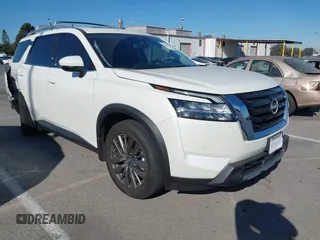 2024 Nissan Pathfinder SL z VIN 5N1DR3CB4RC306132, wystawiony jako IAAI lot #41331450 z przebiegiem 2 245 mil mil oraz . Historia ofert i sprzedaży dostępna na DreamBid. Obrazek 1.
