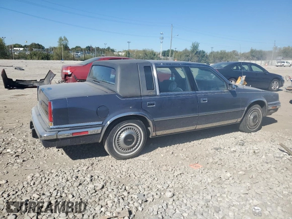 1990 Chrysler New Yorker z VIN 1C3XY66R4LD784183, wystawiony jako Copart lot #75364784 z przebiegiem 114 456 mil mil oraz Tytuł czysty. Historia ofert i sprzedaży dostępna na DreamBid. Obrazek 3.