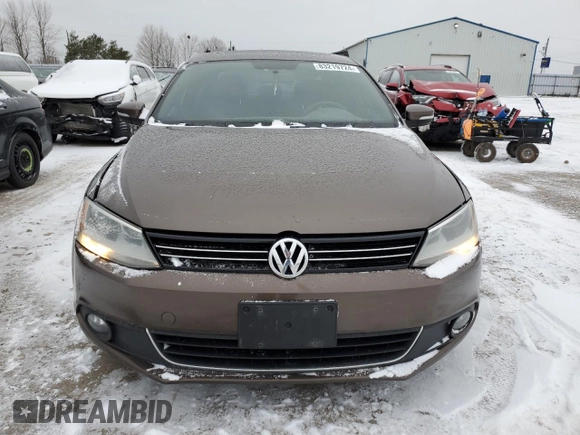 2011 Volkswagen Jetta SEL z VIN 3VWLX7AJ8BM354385, wystawiony jako Copart lot #83219724 z przebiegiem 170 345 mil mil oraz Czysty tytuł • Clean title. Historia ofert i sprzedaży dostępna na DreamBid. Obrazek 5.