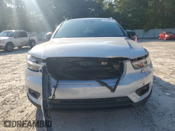 2022 Volvo XC40 Twin Plus z VIN YV4ED3UR3N2640345, wystawiony jako Copart lot #74648914 z przebiegiem 11 863 mil mil oraz Szkoda całkowita • Salvage title. Historia ofert i sprzedaży dostępna na DreamBid. Obrazek 5.