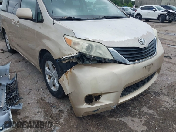 2011 Toyota Sienna LE AAS with VIN 5TDKK3DC4BS037240, listed as a IAAI auction lot 42091924 with 160,748 mi miles. Bid and sale history available at carsss.com. Image 6.