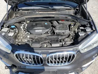 2016 BMW X1 xDrive28i z VIN WBXHT3C37G5E51737, wystawiony jako Copart lot #52441845 z przebiegiem 91 910 mil mil oraz Szkoda całkowita • Salvage title. Historia ofert i sprzedaży dostępna na DreamBid. Obrazek 12.