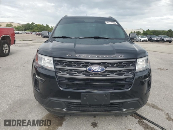 2018 Ford Explorer XLT z VIN 1FM5K7D89JGC52102, wystawiony jako Copart lot #62730855 z przebiegiem 49 949 mil mil oraz Czysty tytuł • Clean title. Historia ofert i sprzedaży dostępna na DreamBid. Obrazek 5.