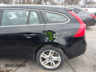 2015 Volvo V60 z VIN YV1612SM8F1222138, wystawiony jako IAAI lot #41212660 z przebiegiem 88 174 mil mil oraz . Historia ofert i sprzedaży dostępna na DreamBid. Obrazek 18.