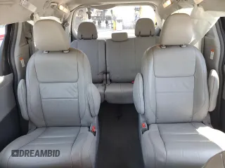 2017 Toyota Sienna XLE z VIN 5TDDZ3DC0HS188413, wystawiony jako Copart lot #53560135 z przebiegiem 187 950 mil mil oraz Szkoda całkowita • Salvage title. Historia ofert i sprzedaży dostępna na DreamBid. Obrazek 10.