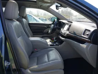 2015 Toyota Highlander Limited with VIN 5TDDKRFH6FS186386, listed as a IAAI auction lot 41987264 with 165,076 mi miles. Bid and sale history available at carsss.com. Image 5.