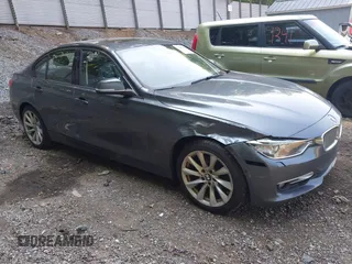 2013 BMW 3 Series 328i xDrive z VIN WBA3B5C58DF591108, wystawiony jako IAAI lot #42404978 z przebiegiem 173 432 mil mil oraz . Historia ofert i sprzedaży dostępna na DreamBid. Obrazek 1.