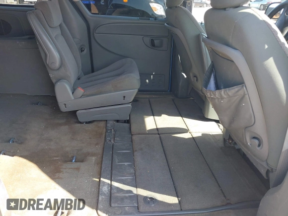 2007 Chrysler Town & Country LWB LX with VIN 2A4GP44R77R246063, listed as a IAAI auction lot 42025571 with 302,541 mi miles. Bid and sale history available at carsss.com. Image 8.