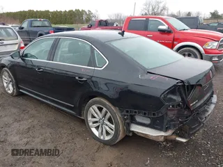 2017 Volkswagen Passat SE z VIN 1VWGT7A30HC031442, wystawiony jako IAAI lot #42008142 z przebiegiem 171 069 mil mil oraz . Historia ofert i sprzedaży dostępna na DreamBid. Obrazek 3.
