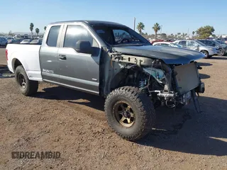 2015 Ford F-150 XL with VIN 1FTEX1CP3FKD43267, listed as a IAAI auction lot 41335186 with 137,766 mi miles. Bid and sale history available at carsss.com. Image 1.