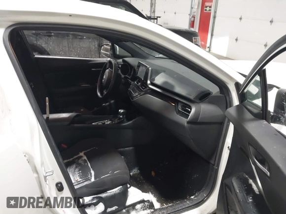 2018 Toyota C-HR XLE with VIN NMTKHMBX5JR027307, listed as a IAAI auction lot 41598077 with 123,032 mi miles. Bid and sale history available at carsss.com. Image 5.