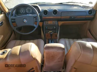 1983 Mercedes-Benz 300 D z VIN WDBAB33A8DB029422, wystawiony jako Copart lot #41494185 z przebiegiem 194 507 mil mil oraz Szkoda całkowita • Salvage title. Historia ofert i sprzedaży dostępna na DreamBid. Obrazek 8.