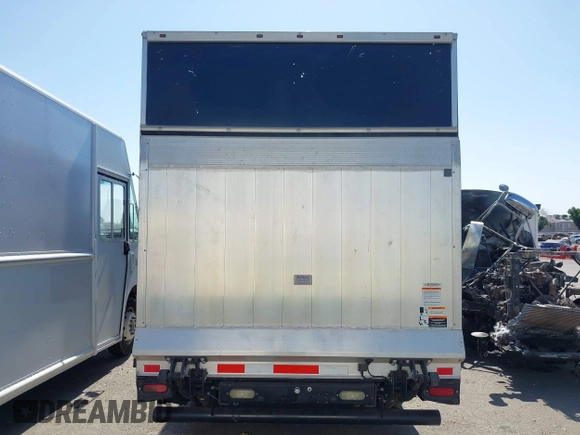 2017 Ford Transit z VIN 1FDBF9ZM9HKB18836, wystawiony jako IAAI lot #42311325 z przebiegiem 172 466 mil mil oraz . Historia ofert i sprzedaży dostępna na DreamBid. Obrazek 16.