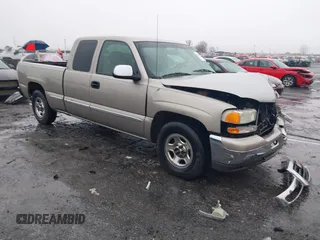 2000 GMC New Sierra 1500 SL with VIN 2GTEC19V9Y1313002, listed as a IAAI auction lot 41440458 with 367,281 mi miles. Bid and sale history available at carsss.com. Image 1.