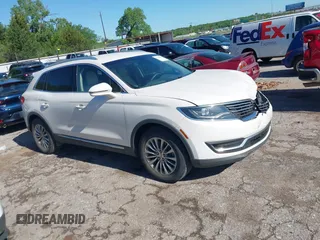 2017 Lincoln MKX Select z VIN 2LMPJ6KR0HBL15191, wystawiony jako IAAI lot #42161196 z przebiegiem 75 292 mil mil oraz . Historia ofert i sprzedaży dostępna na DreamBid. Obrazek 13.