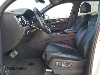 2018 Bentley Bentayga Signature z VIN SJAAC2ZV3JC016779, wystawiony jako Copart lot #54077865 z przebiegiem Nie podano mil oraz Szkoda całkowita • Salvage title. Historia ofert i sprzedaży dostępna na DreamBid. Obrazek 7.