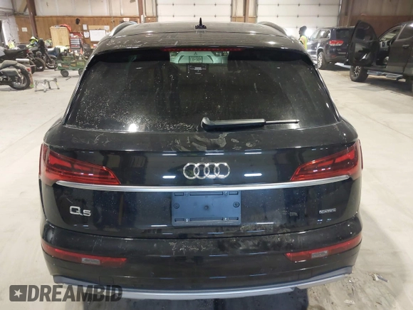 2021 Audi Q5 Premium with VIN WA1AAAFY0M2128148, listed as a IAAI auction lot 41240680 with 37,977 mi miles. Bid and sale history available at carsss.com. Image 16.