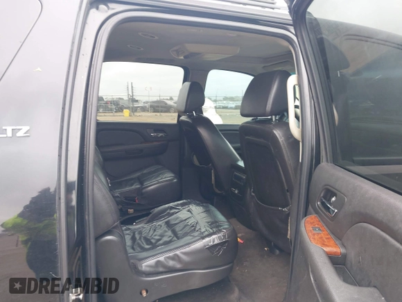 2008 Chevrolet Suburban LTZ with VIN 1GNFK163X8R216285, listed as a IAAI auction lot 41726057 with 1 mi miles. Bid and sale history available at carsss.com. Image 8.