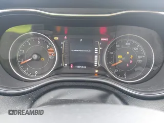 2019 Jeep Cherokee Latitude z VIN 1C4PJLCB2KD120503, wystawiony jako IAAI lot #42206232 z przebiegiem 115 714 mil mil oraz . Historia ofert i sprzedaży dostępna na DreamBid. Obrazek 7.