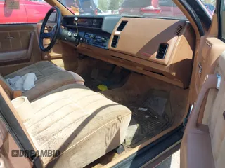 1988 Chevrolet Celebrity z VIN 1G1AW81W0J6173951, wystawiony jako IAAI lot #42173499 z przebiegiem 93 453 mil mil oraz . Historia ofert i sprzedaży dostępna na DreamBid. Obrazek 5.