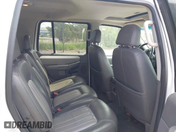 2002 Mercury Mountaineer Convenience z VIN 4M2ZU86W32ZJ21765, wystawiony jako IAAI lot #42209425 z przebiegiem 135 090 mil mil oraz . Historia ofert i sprzedaży dostępna na DreamBid. Obrazek 8.