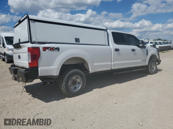 2018 Ford F-250 XL z VIN 1FT7W2BTXJEC94835, wystawiony jako Copart lot #56362375 z przebiegiem 141 628 mil mil oraz Czysty tytuł • Clean title. Historia ofert i sprzedaży dostępna na DreamBid. Obrazek 3.