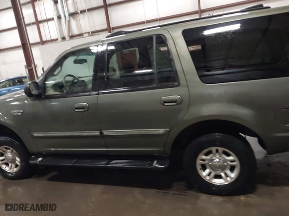 2001 Ford Expedition XLT with VIN 1FMPU16L51LA68509, listed as a IAAI auction lot 41608566 with 193,990 mi miles. Bid and sale history available at carsss.com. Image 14.