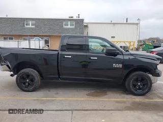 2017 Ram 1500 SLT z VIN 1C6RR7GG7HS704583, wystawiony jako IAAI lot #41080645 z przebiegiem 100 965 mil mil oraz . Historia ofert i sprzedaży dostępna na DreamBid. Obrazek 14.