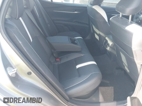 2025 Toyota Camry LE z VIN 4T1DAACK0SU500801, wystawiony jako IAAI lot #42123753 z przebiegiem 11 742 mil mil oraz . Historia ofert i sprzedaży dostępna na DreamBid. Obrazek 8.