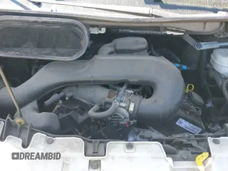 2017 Ford Transit z VIN 1FTYR2YM5HKA65955, wystawiony jako IAAI lot #42188818 z przebiegiem Nie podano mil oraz . Historia ofert i sprzedaży dostępna na DreamBid. Obrazek 16.