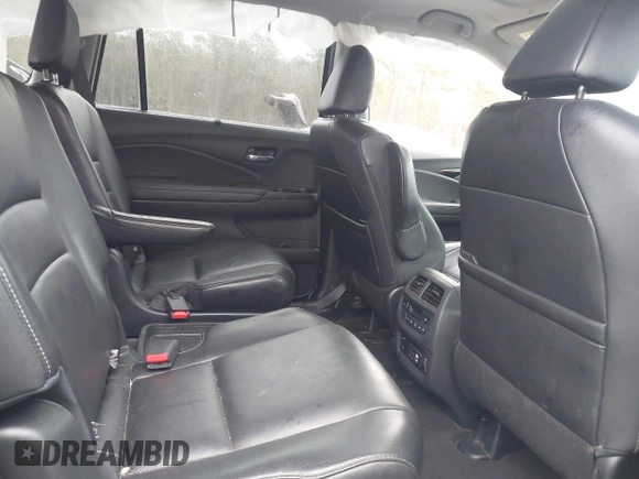 2019 Honda Pilot Touring 7-Passenger with VIN 5FNYF6H65KB035053, listed as a IAAI auction lot 41708503 with 105,710 mi miles. Bid and sale history available at carsss.com. Image 8.