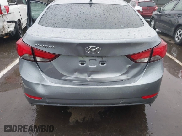2015 Hyundai Elantra SE z VIN 5NPDH4AE7FH616818, wystawiony jako IAAI lot #41784684 z przebiegiem 107 377 mil mil oraz . Historia ofert i sprzedaży dostępna na DreamBid. Obrazek 6.