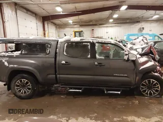 2020 Toyota Tacoma SR5 z VIN 5TFDZ5BN5LX049669, wystawiony jako IAAI lot #41172088 z przebiegiem 80 559 mil mil oraz . Historia ofert i sprzedaży dostępna na DreamBid. Obrazek 12.