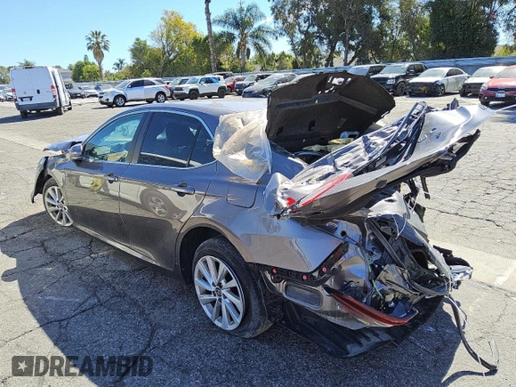 2023 Toyota Camry LE z VIN 4T1R11AKXPU764124, wystawiony jako Copart lot #47268875 z przebiegiem 37 406 mil mil oraz Szkoda całkowita • Salvage title. Historia ofert i sprzedaży dostępna na DreamBid. Obrazek 2.