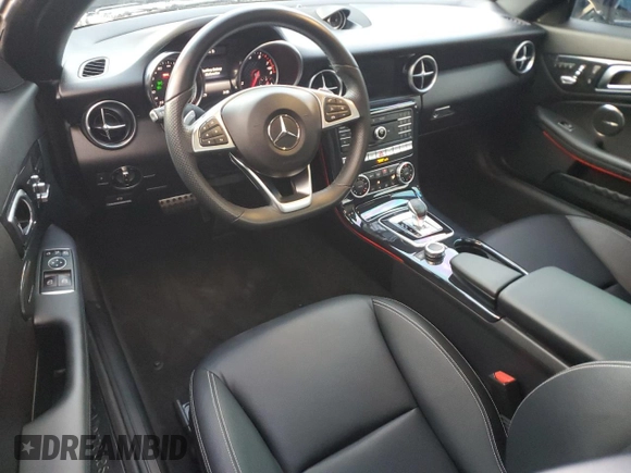 2020 Mercedes-Benz SLC 300 z VIN W1KPK3JA0LF172375, wystawiony jako Copart lot #56552705 z przebiegiem 16 831 mil mil oraz Nie do naprawy. Historia ofert i sprzedaży dostępna na DreamBid. Obrazek 8.