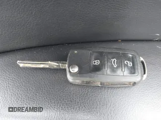 2015 Volkswagen Passat SE z VIN 1VWBT7A38FC062252, wystawiony jako IAAI lot #42206024 z przebiegiem 172 808 mil mil oraz . Historia ofert i sprzedaży dostępna na DreamBid. Obrazek 11.