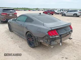 2022 Ford Mustang EcoBoost z VIN 1FA6P8TH2N5139990, wystawiony jako IAAI lot #42259683 z przebiegiem 62 580 mil mil oraz . Historia ofert i sprzedaży dostępna na DreamBid. Obrazek 3.