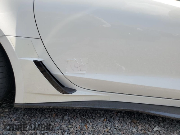 2016 Chevrolet Corvette Z06 3LZ z VIN 1G1YU2D63G5600213, wystawiony jako Copart lot #55493685 z przebiegiem Nie podano mil oraz Nie do naprawy • Non repairable. Historia ofert i sprzedaży dostępna na DreamBid. Obrazek 12.