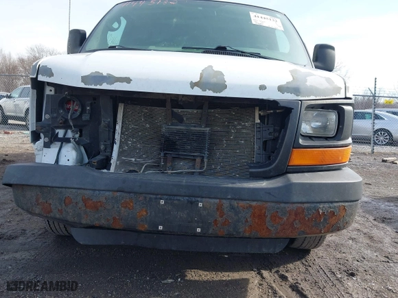 2009 GMC Savana Cargo Van with VIN 1GTGG25CX91115429, listed as a IAAI auction lot 41445132 with 119,195 mi miles. Bid and sale history available at carsss.com. Image 6.
