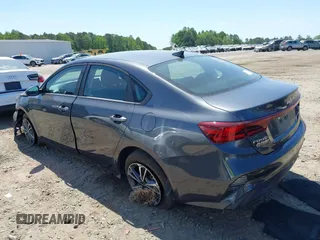 2024 Kia Forte LXS z VIN 3KPF24AD1RE758950, wystawiony jako IAAI lot #42102949 z przebiegiem 17 716 mil mil oraz . Historia ofert i sprzedaży dostępna na DreamBid. Obrazek 3.