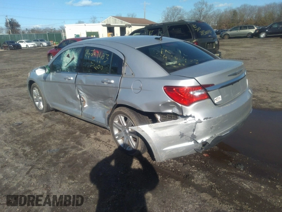 2011 Chrysler 200 Touring z VIN 1C3BC1FB0BN607153, wystawiony jako IAAI lot #38884887 z przebiegiem 153 027 mil mil oraz . Historia ofert i sprzedaży dostępna na DreamBid. Obrazek 3.