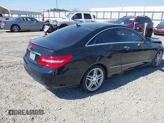 2011 Mercedes-Benz E-Class E 550 with VIN WDDKJ7CB7BF076428, listed as a IAAI auction lot 41785339 with 111,582 mi miles. Bid and sale history available at carsss.com. Image 4.