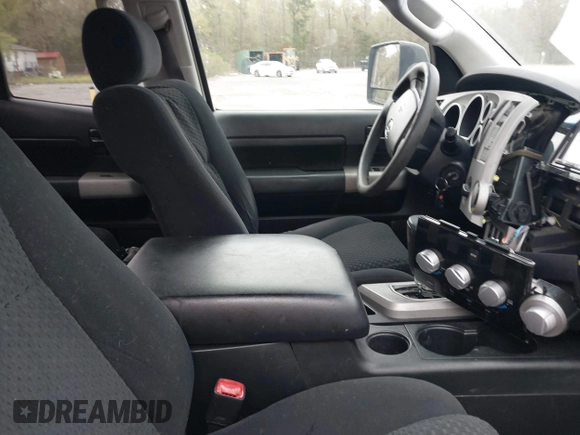 2009 Toyota Tundra 4WD Truck with VIN 5TFBW54119X085037, listed as a IAAI auction lot 41914195 with 211,913 mi miles. Bid and sale history available at carsss.com. Image 5.