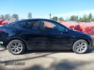 2023 Tesla Model Y Long Range z VIN 7SAYGAEEXPF673871, wystawiony jako IAAI lot #41980174 z przebiegiem 45 870 mil mil oraz . Historia ofert i sprzedaży dostępna na DreamBid. Obrazek 13.