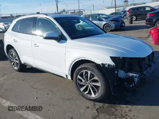 2024 Audi Q5 S line Premium with VIN WA1GAAFY2R2101048, listed as a IAAI auction lot 41622350 with 1,616 mi miles. Bid and sale history available at carsss.com. Image 1.