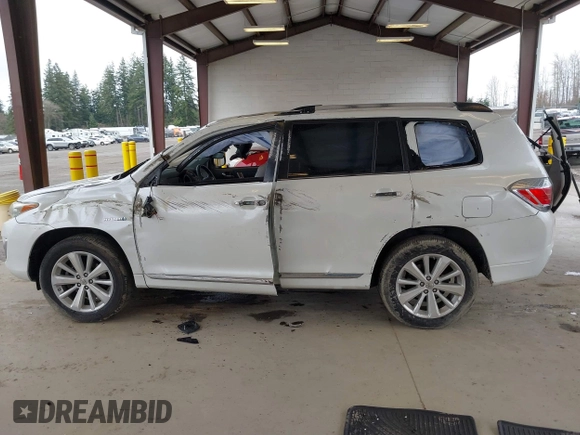 2011 Toyota Highlander Hybrid Limited with VIN JTEDC3EH5B2001611, listed as a IAAI auction lot 41851942 with 1 mi miles. Bid and sale history available at carsss.com. Image 14.