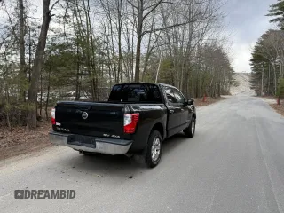 2017 Nissan Titan SV z VIN 1N6AA1EJ9HN510237, wystawiony jako Copart lot #53729665 z przebiegiem 109 148 mil mil oraz Czysty tytuł • Clean title. Historia ofert i sprzedaży dostępna na DreamBid. Obrazek 4.
